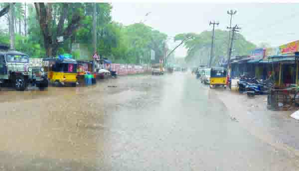 పాడేరులో భారీ వర్షం