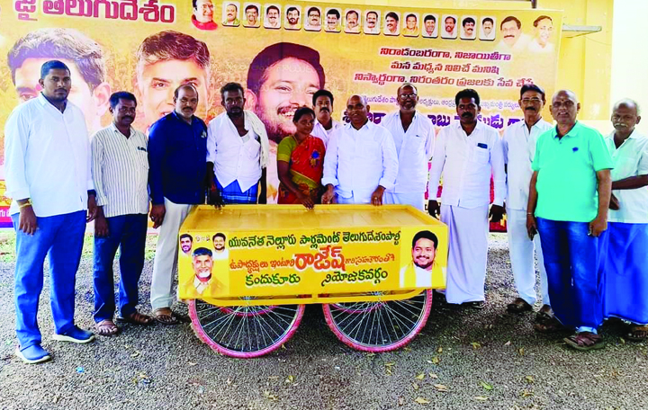 తోపుడు బండి అందజేత