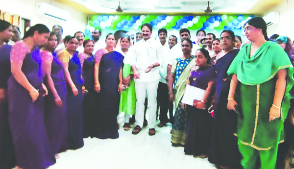 సంక్షేమ పథకాలతో.. మహిళల అభివృద్ధి: మోపిదేవి