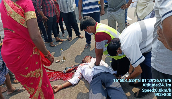 road-accident-in-tadepalli-gudem