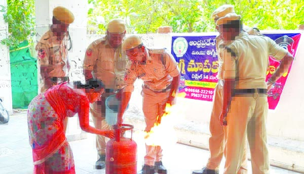 అగ్నిమాపక వారోత్సవాలు