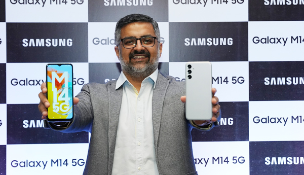 /19-wide-range-of-5G-smartphones