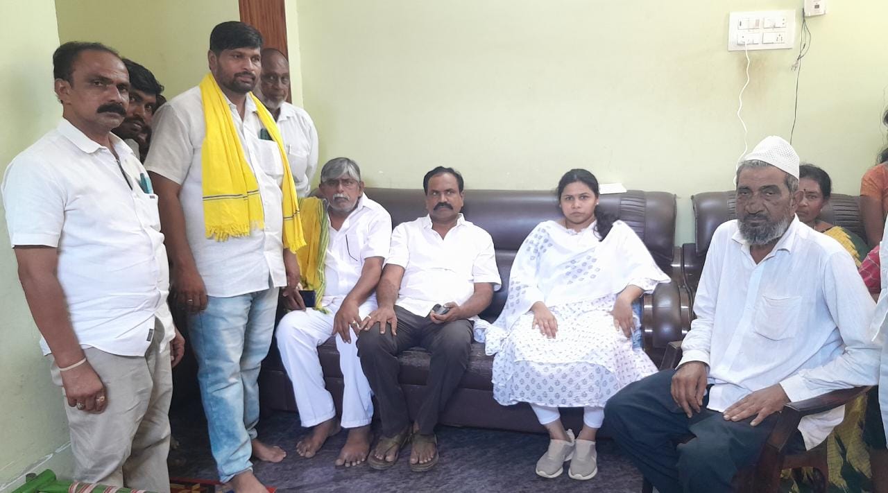 మాట్లాడుతున్న మాజీ మంత్రి భూమా అఖిలప్రియ