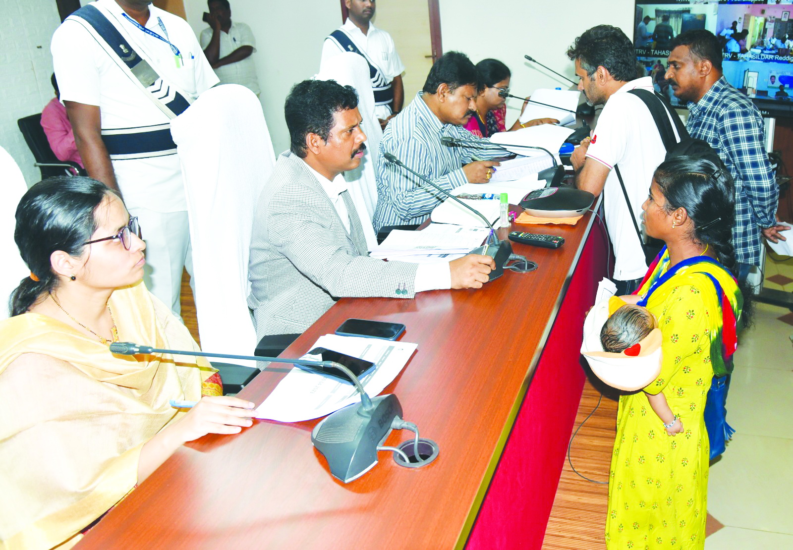 గడువులోగా అర్జీలకు పరిష్కారం : కలెక్టర్‌