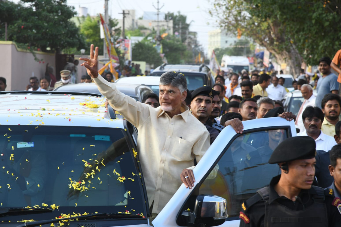 ​​​​​​​ప్రతినెలా రూ.20 కోట్ల ముడుపులు