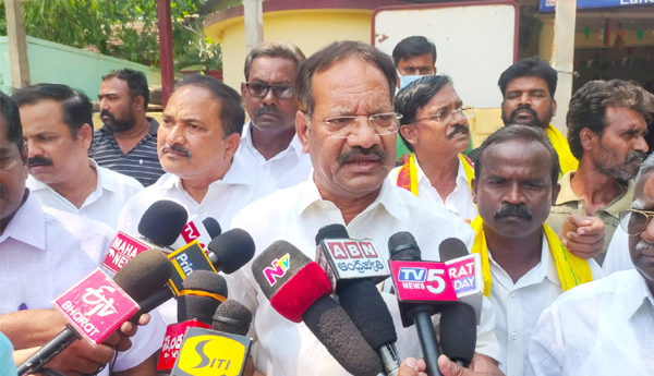 tdp-leader-nakka-anandababu-complaint-on-false-propagation