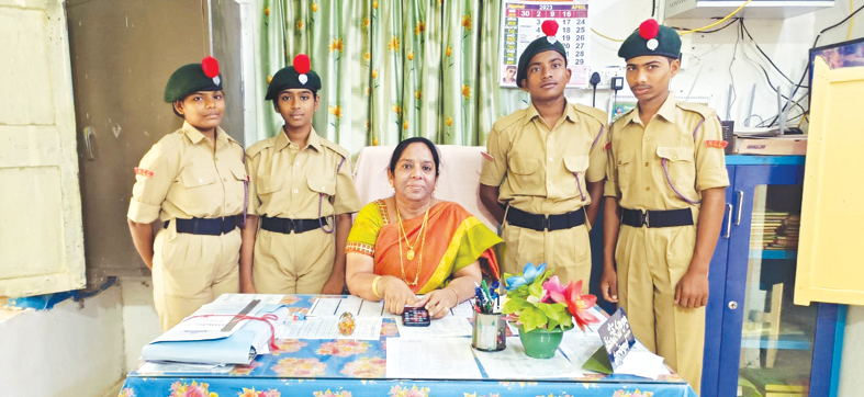 ఐదుగురు విద్యార్థులకు ఎన్‌సిసి అవార్డ్సు