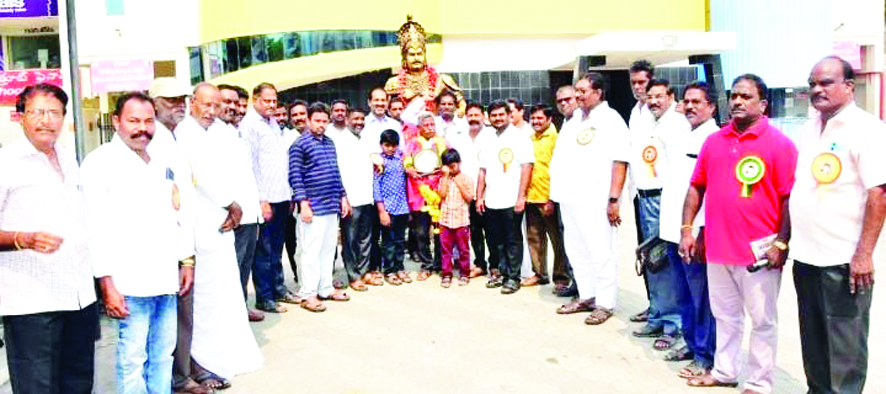 పౌరాణిక కళాకారుడు బాబురావుకు సత్కారం