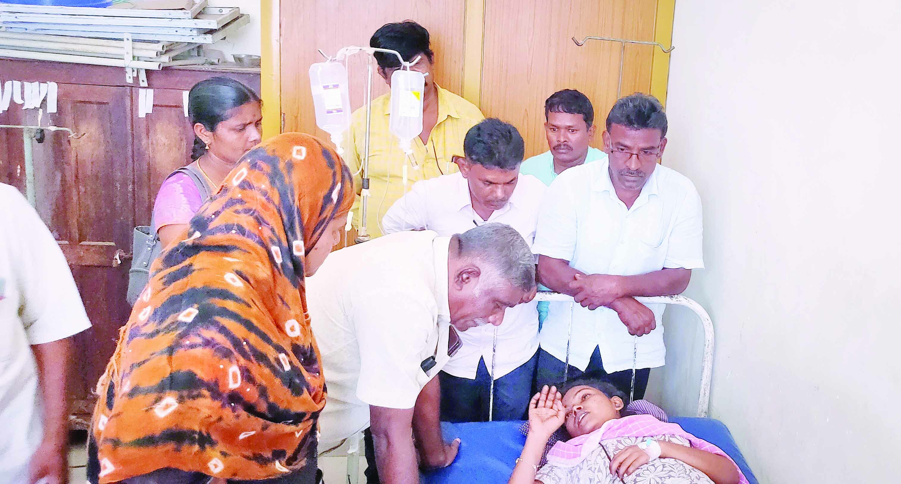 నికిత సూసైడ్‌ కారణాలను నిశితంగా పరిశీలించాలి