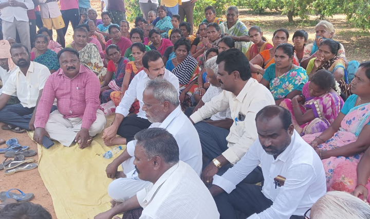 రైల్వే అండర్‌ గ్రౌండ్‌ బ్రిడ్జితో ఇబ్బందులు