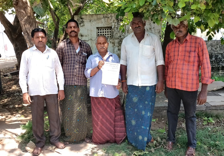 నోటీసులు అందజేత