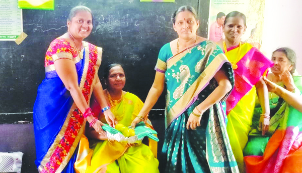 అంగన్‌వాడీ టీచర్‌కు ఘనంగా వీడ్కోలు