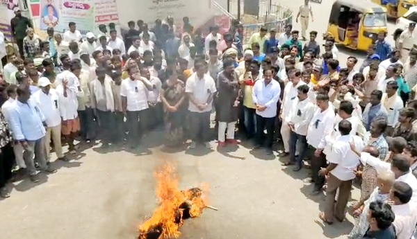 ycp-protest-against-bhaskar-reddy-arrest