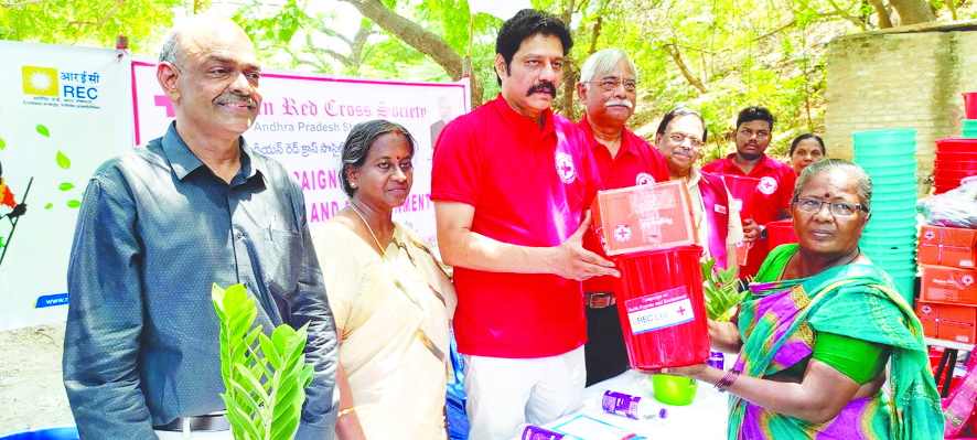 రడ్‌క్రాస్‌ సొసైటీ సేవలు అపూర్వం