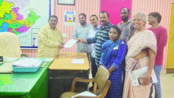 104 ఉద్యోగులకు ఉద్యోగ భద్రత కల్పించాలి