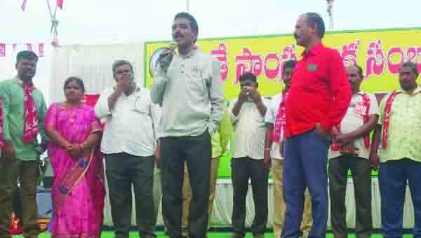 కార్మికులకు బటన్‌ నొక్కే శక్తి పెరిగేలా విధానాలుండాలి