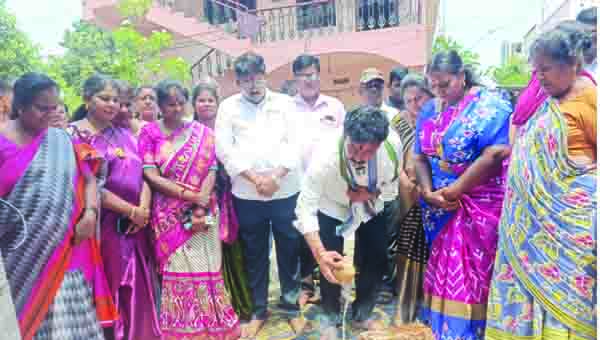 అభివృద్ధి పనులకు శంకుస్థాపన