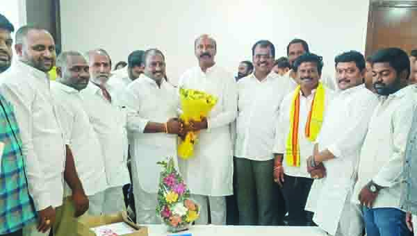 ఘనంగా ఎమ్మెల్యే గణబాబు జన్మదిన వేడుకలు