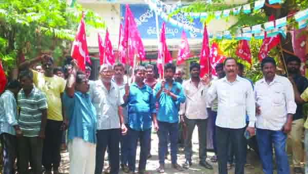 ఉపాధిని దెబ్బతీస్తే సహించం