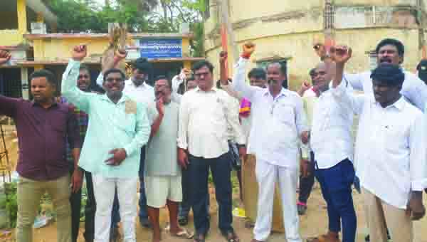 తుపాను రక్షిత భవనాన్ని పునర్నిర్మించాలి