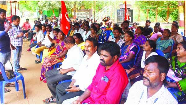 వారసులకు ఉద్యోగాలివ్వాలి