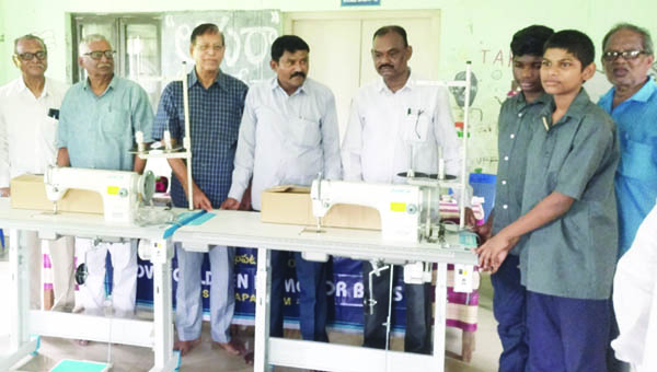 ఆసరా కుట్టు మిషన్లు వితరణ