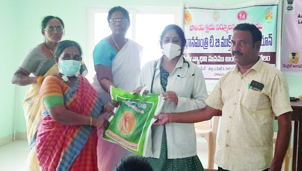 క్షయ రోగులకు పౌష్టికాహారం పంపిణీ