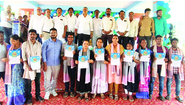 వాలంటీర్లకు సన్మానం