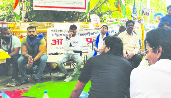 రెజ్లర్ల ఆందోళనకు జెవివి నేత సంఘీభావం