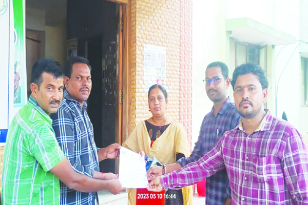 సమస్యలు పరిష్కరించాలని 104 ఉద్యోగుల వినతి