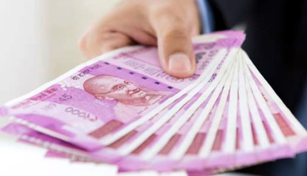 రూ.2,000 నోట్ల ఉపసంహరణ.. బంగారం కొనుగోలుకు ఆరా..