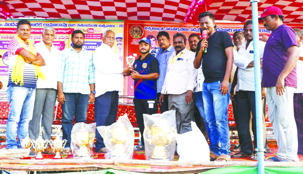 ఉత్సాహంగా క్రికెట్‌ పోటీలు