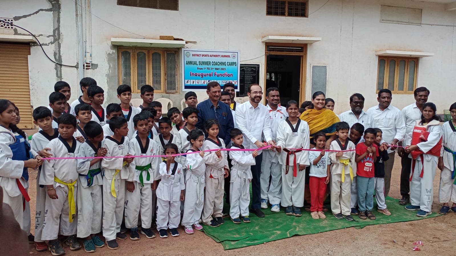 తైక్వాండో సమ్మర్‌ కోచింగ్‌ క్యాంప్‌ను ప్రారంభిస్తున్న ఎమ్మెల్యే హఫీజ్‌ ఖాన్‌