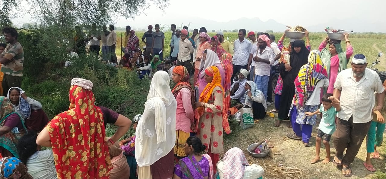 ఎండల్లో కూలీలు విలవిల