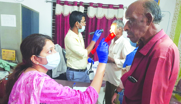 360 మందికి కంటి వైద్య పరీక్షలు