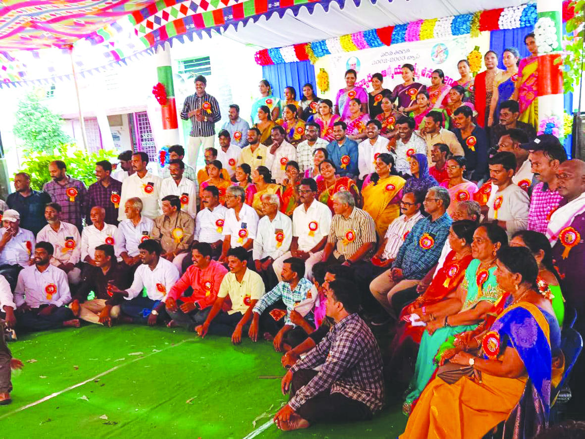 ముదినేపల్లిలో పూర్వ విద్యార్థుల సమ్మేళనం