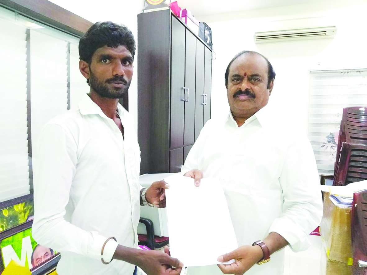 సమస్యలు పరిష్కరించాలంటూ వినతి