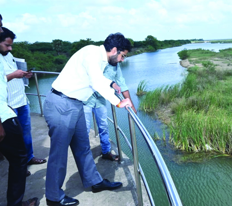వాటర్‌ ట్రీట్మెంట్‌ ప్లాంట్‌ పరిశీలించిన కమిషనర్‌