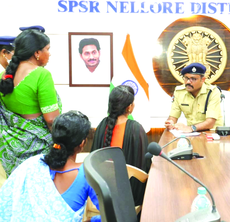 స్పందన'లో 92 ఫిర్యాదులు స్వీకరణ