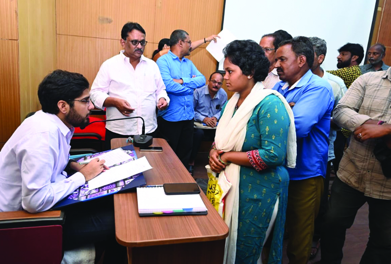 ''స్పందన'' అర్జీలకు నిబద్ధతో పరిష్కారాం
