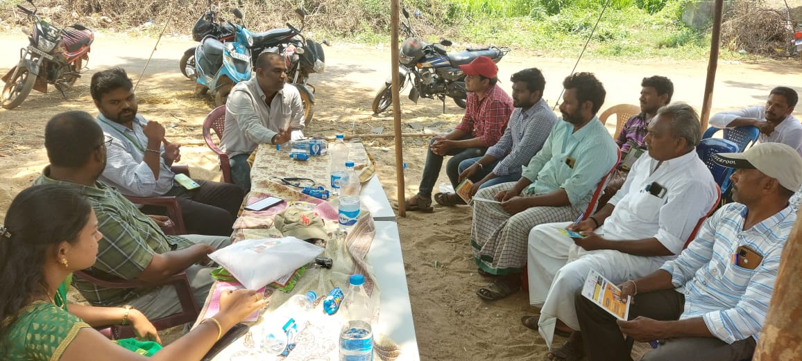 రైతులకు అరటి సాగుపై అవగాహన కల్పిస్తున్న శాస్త్రవేత్తలు