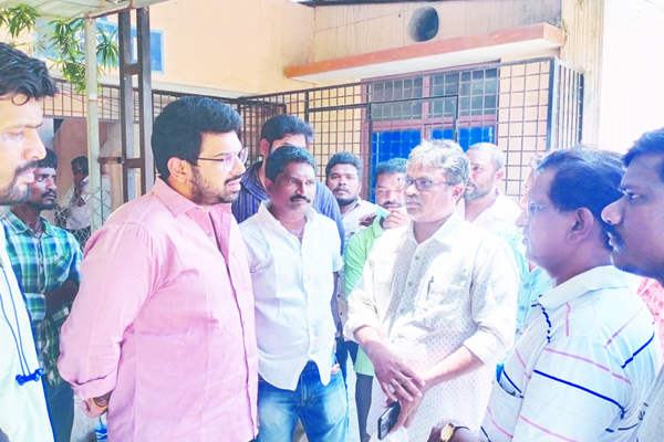 మృతుల కుటుంబాలను ఆదుకోవాలి