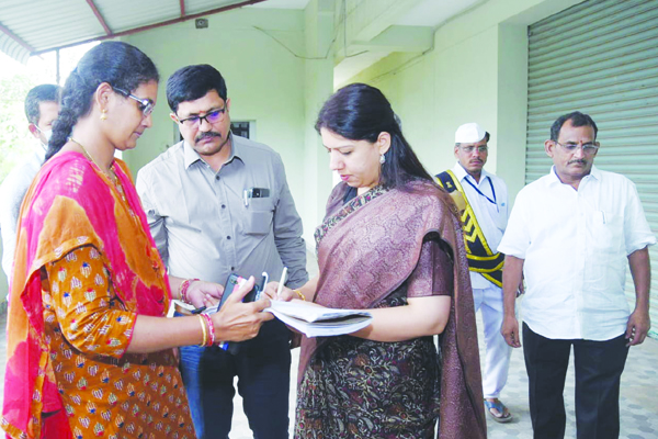 ఈవిఎంల భద్రతా గోదాము పరిశీలన