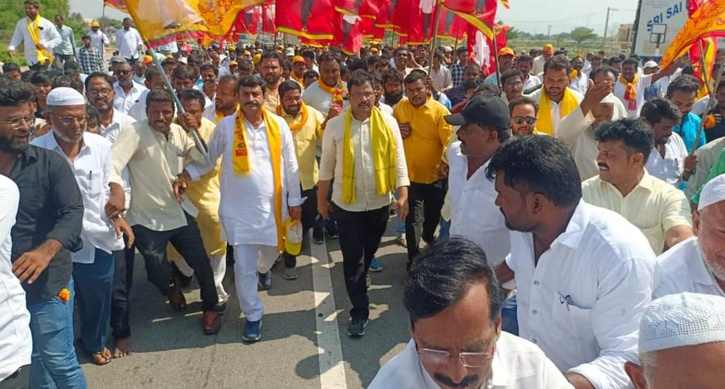 రాయచోటి : పాదయాత్రలో రమేష్‌కుమార్‌రెడ్డి, సుగవాసి ప్రసాద్‌బాబులు