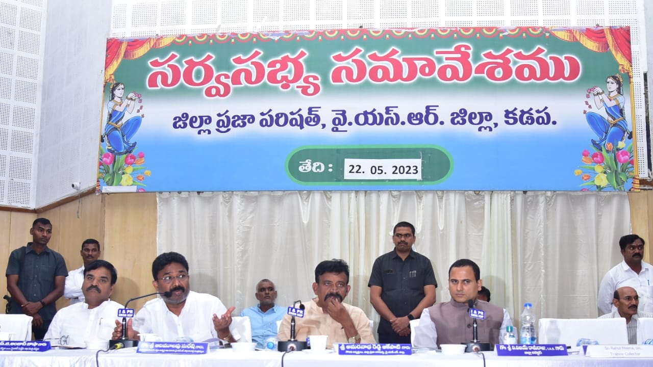  సమావేశంలో మాట్లాడుతున్న మంత్రి సురేష్‌