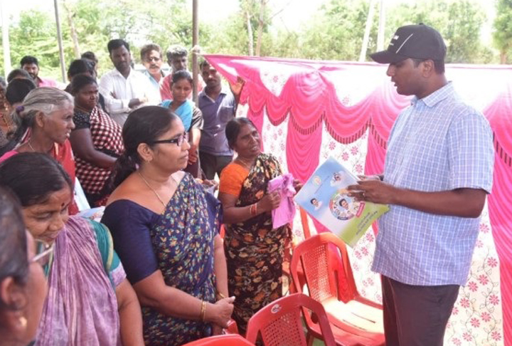  ఇళ్ల నిర్మాణాలపై ప్రత్యేక శ్రద్ధ : కలెక్టర్‌