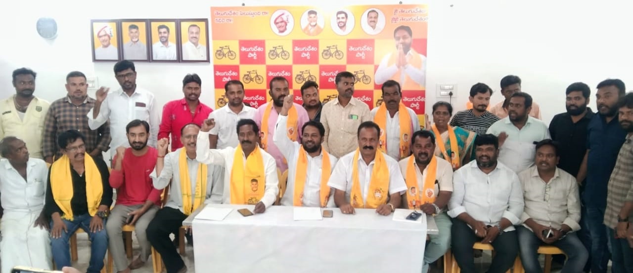 - మాజీ ఎమ్మెల్యే షాజహాన్‌బాషా