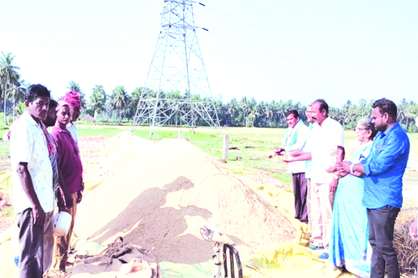 నష్టపోయిన రైతులను ఆదుకోవాలి