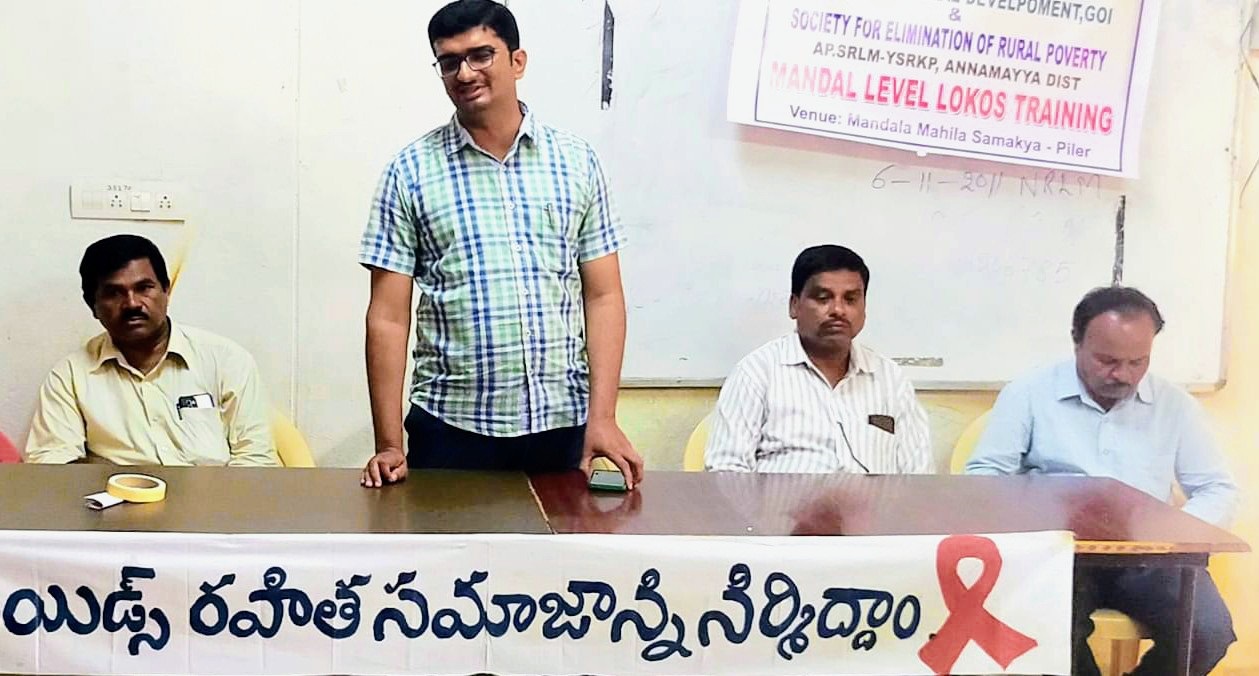 - సమావేశంలో మాట్లాడుతున్న డాక్టర్‌ చంద్రశేఖర్‌ నాయక్‌