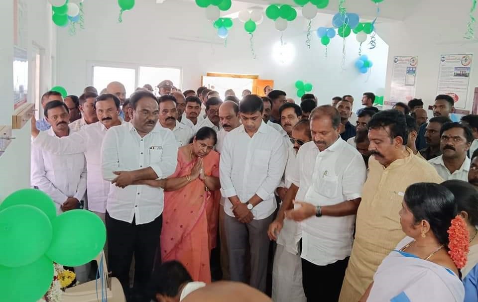  సచివాలయం ప్రారంభోత్సవంలో ఎంపీ, ఎమ్మెల్యే, జడ్పీ చైర్మన్‌